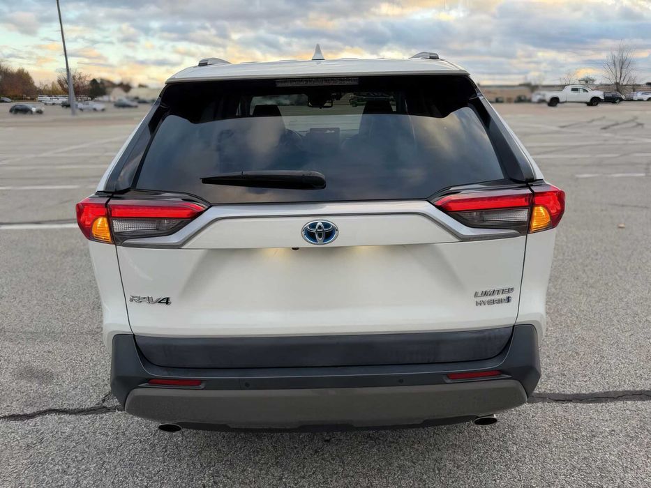 Toyota RAV4 Hybrid Limited      2019
