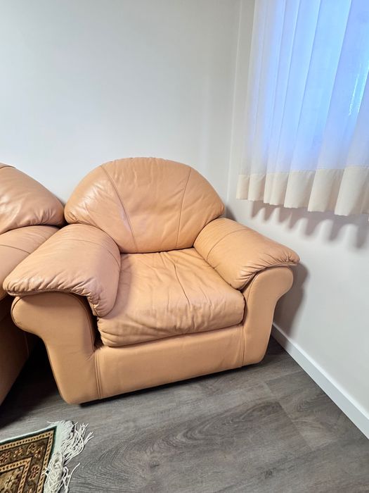 3 sofás de pele