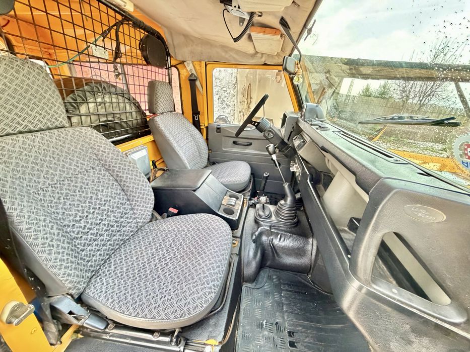 Land Rover Defender TD5, em configuração Camel Trophy