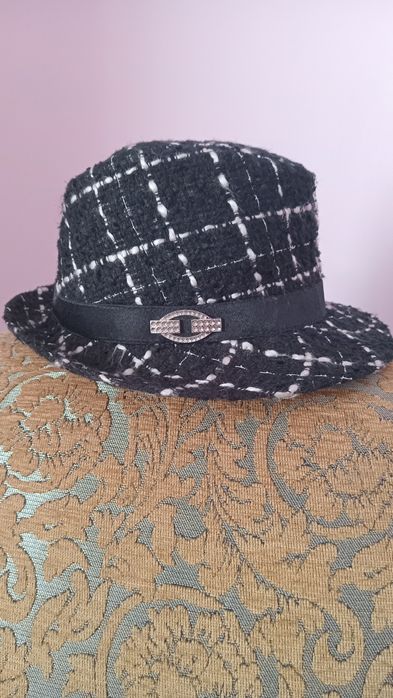 Капелюх жіночий.