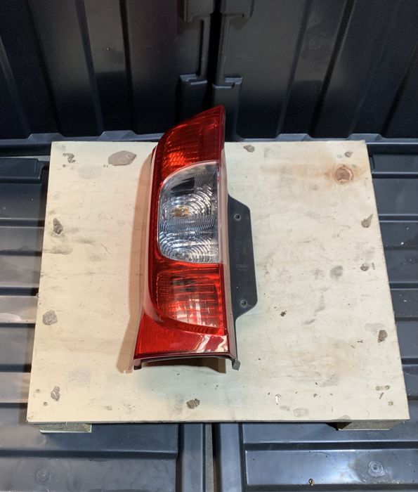 Farolim esquerdo Peugeot Bipper