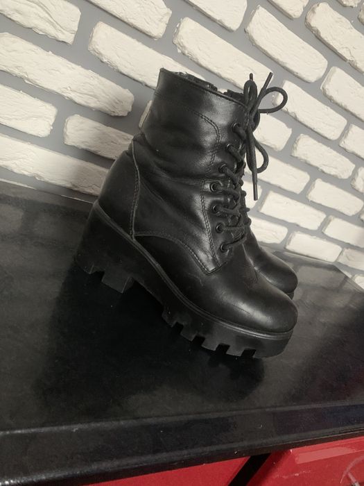 Шкіряне жіноче взуття на овчині зимове