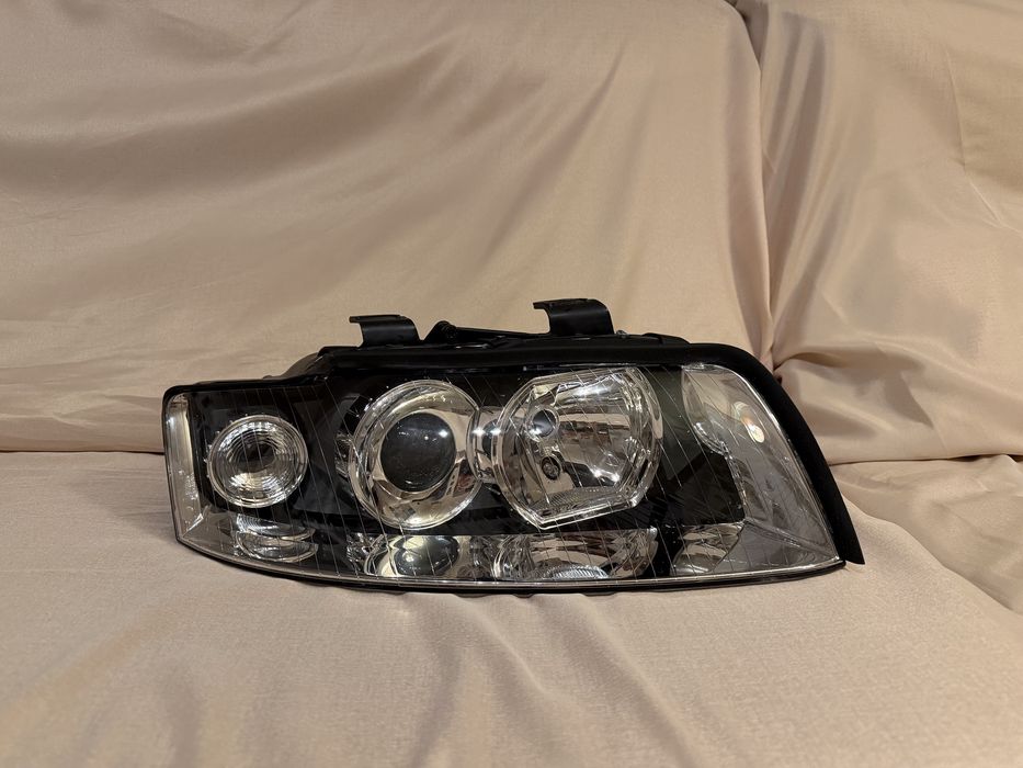 Ótica Xenon NOVA Original Valeo - Lado do pendura para Audi A4 B6