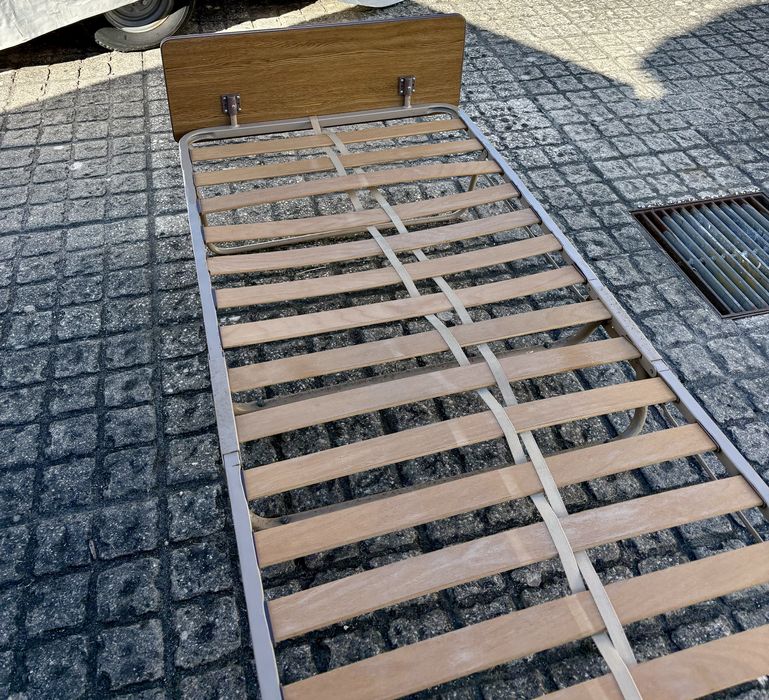 Cama dobrável com rodas - nova - em plegatino