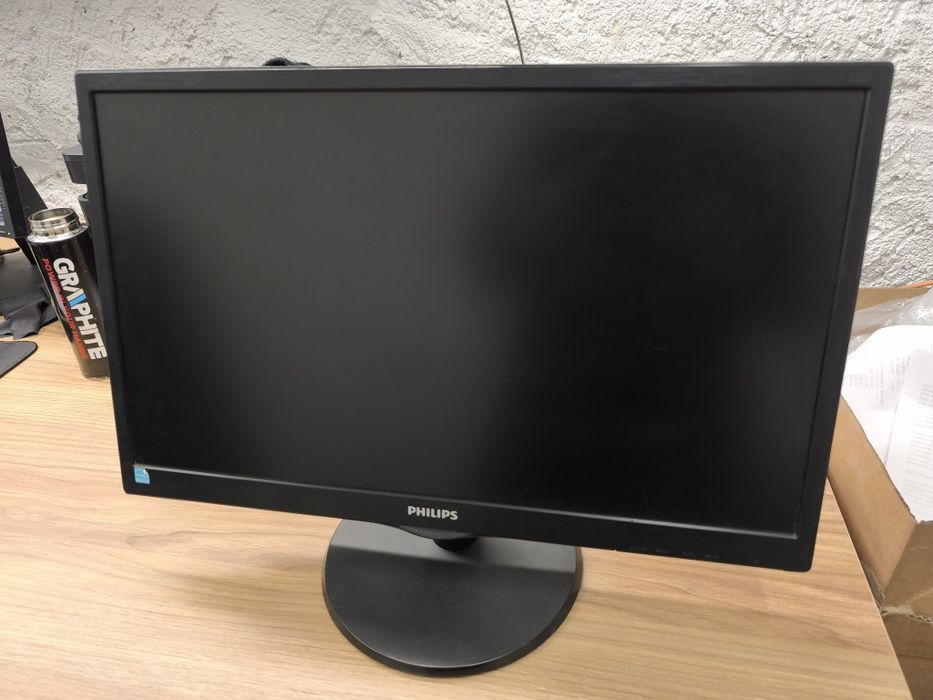 Monitor LCD  do biura, pracy nauki dla dziecka