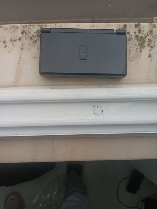 Nintendo ds lite vem com 1 jogo