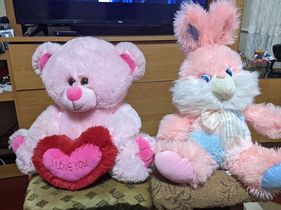 М"ягкі іграшки.  В гарному станні