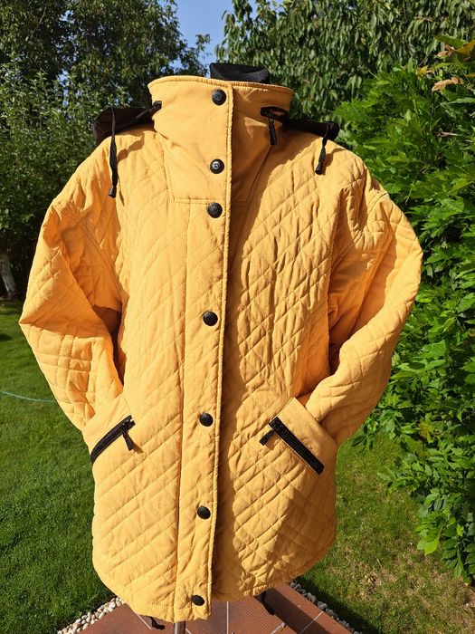 Kurtka zimowa z kapturem.