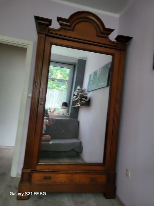 Szafa francuska jednodrzwiowa.