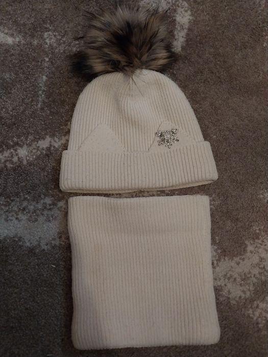 Продам шапочки на дівчинку