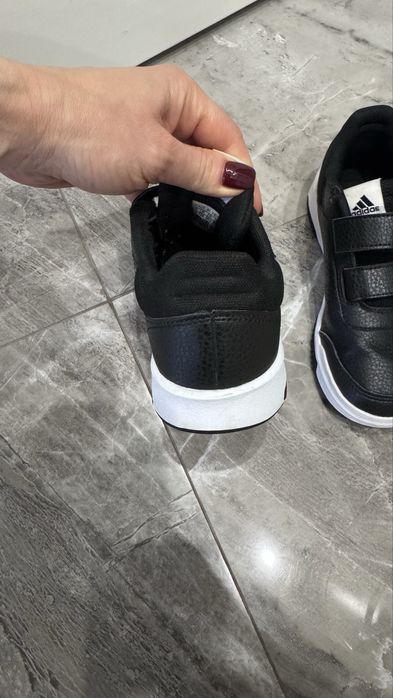 Кросівки adidas 30,5