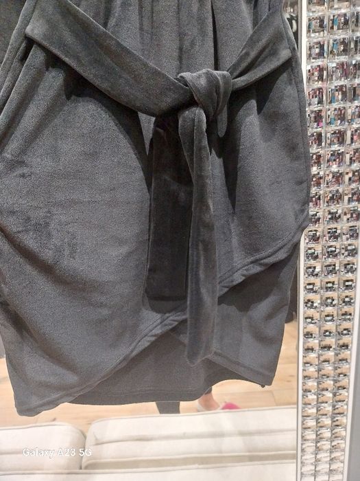 Sukienka czarna welurowa