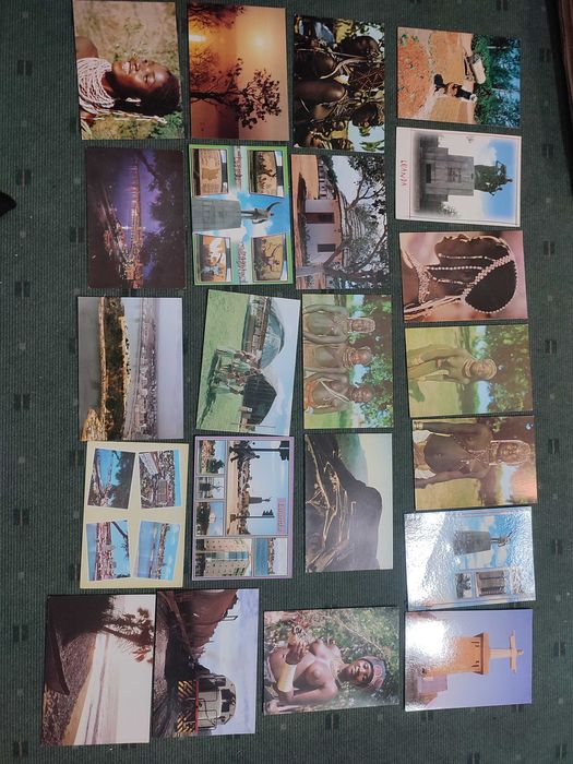 Carteira com 22 Postais Correios de Angola