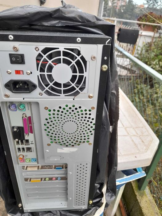 computador de secretaria a funcionar muito bem.