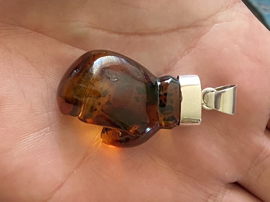 Bursztyn baltycki , rękawica bokserska