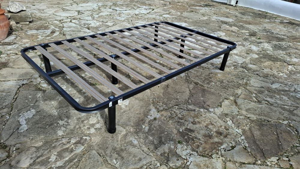 Cama corpo e meio em excelente estado!