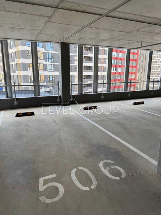 Продаж критого паркомісця В ЖК Варшавський, вул. О.Олеся 25