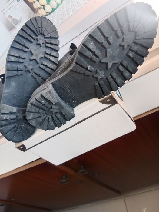 Botas pretas com atacadores Lemon jelly