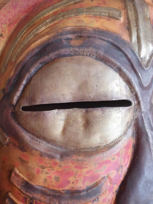 Máscara em cobre tons de laranja