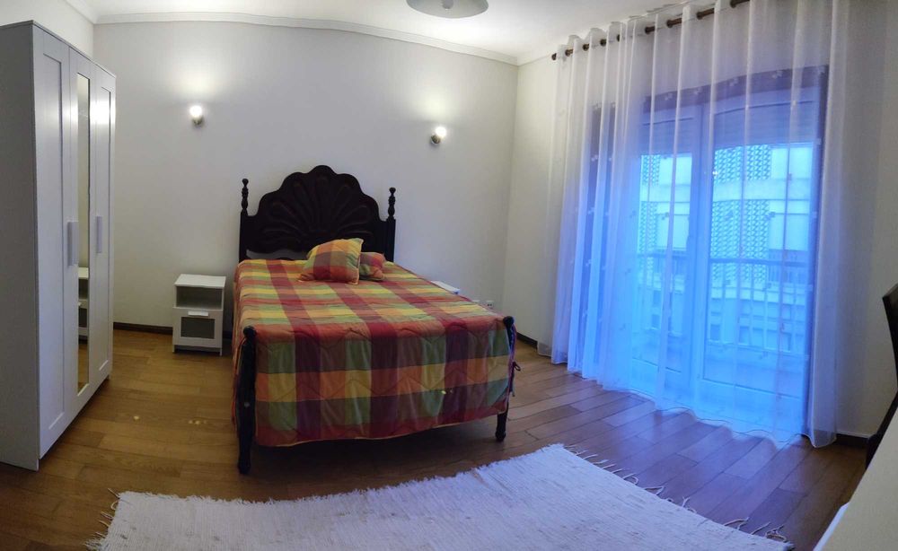 Arrendamento de quarto c/varanda na Rua do Almirante Cândido dos Reis