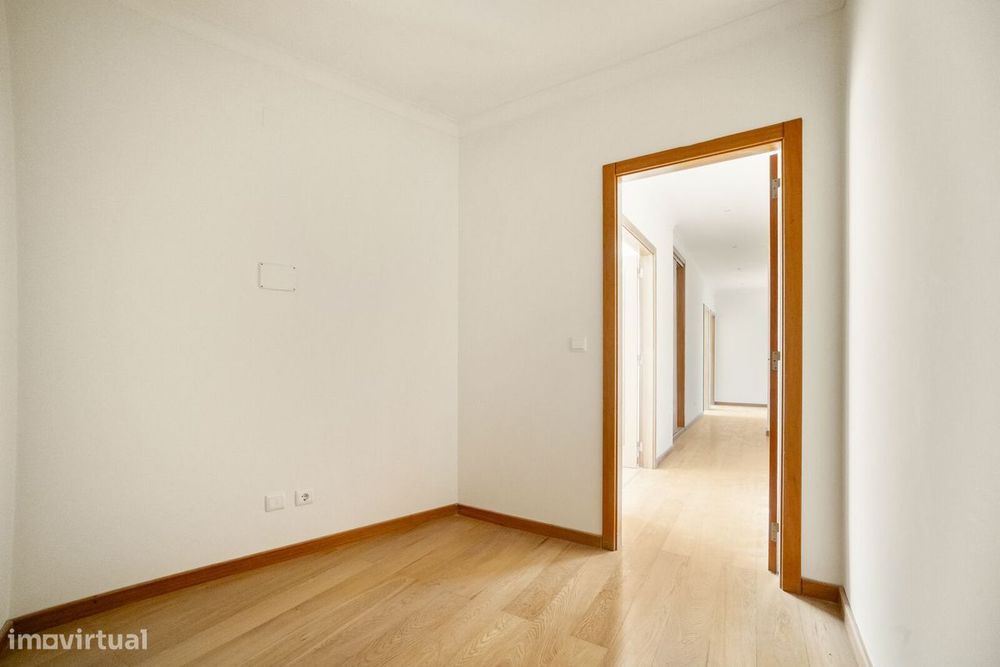 Apartamento T4 com jardim, Paço de Arcos, Oeiras