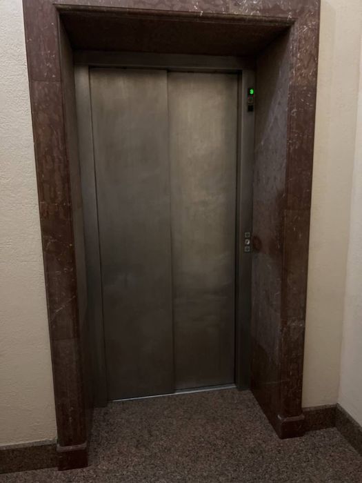 Печерськ. Липська 10. Офісний центр з паркінгом! Світло, є, завжди!!!