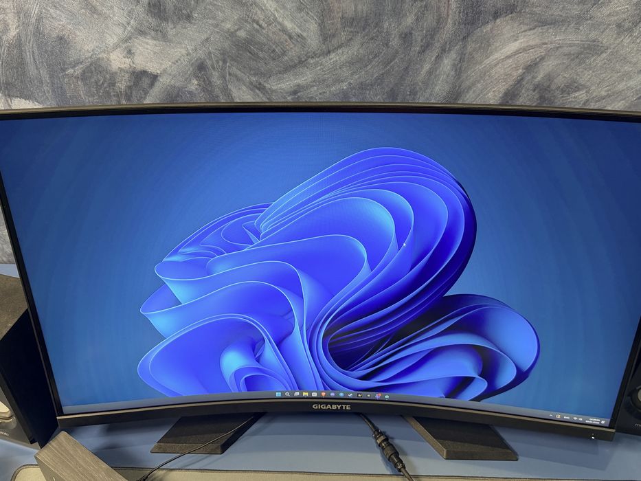 Монитор Gigabyte M32QC