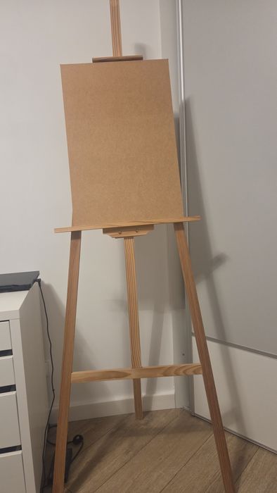 Duża drewniana sztaluga