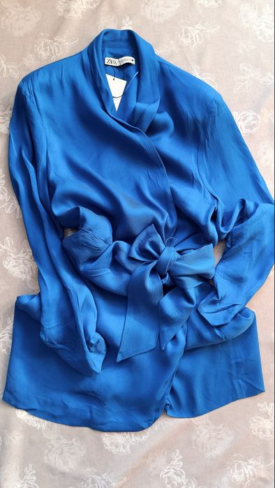 Sukienka niebieska elegancka Zara wiązana na boku