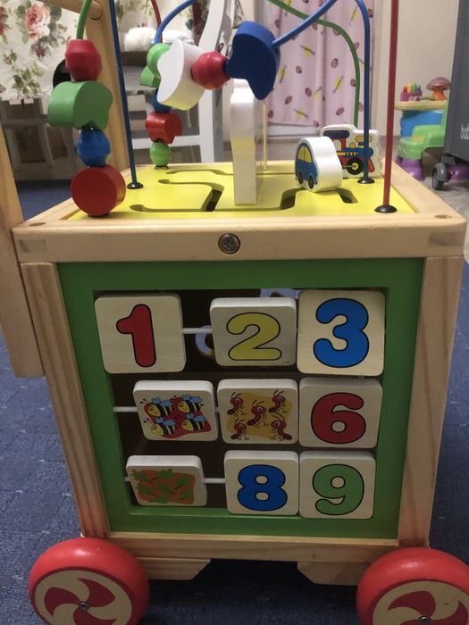 Каталка-бізіборд