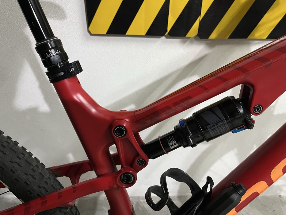 Bicicleta FOCUS SPINE Carbono