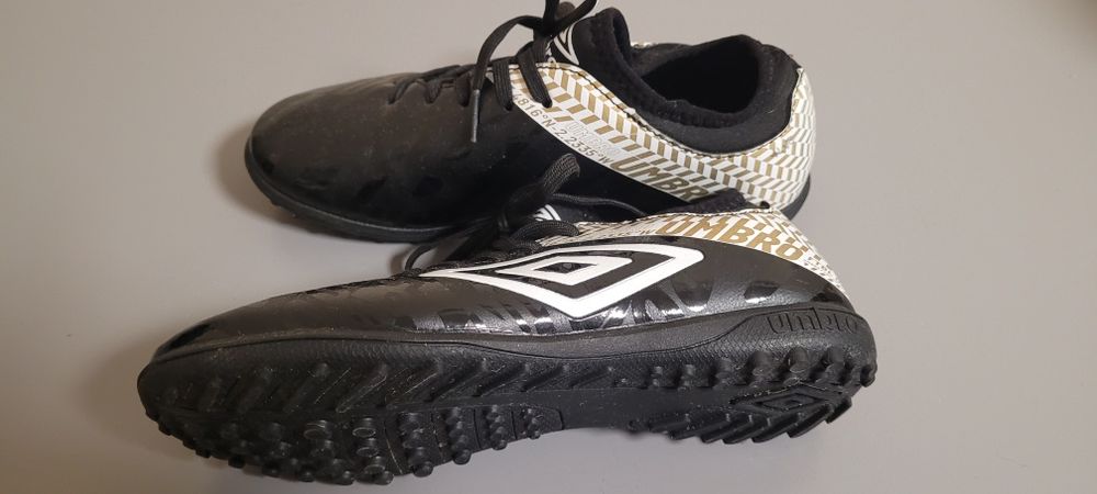 Buty turfy umbro rozm 35