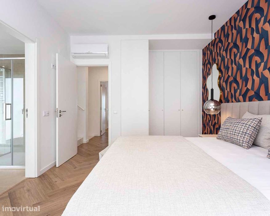 Moradia V3

3-bedroom townhouse