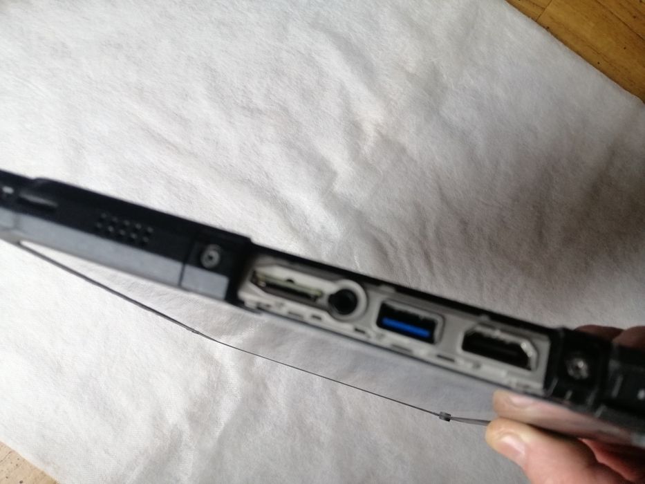 Panasonic CF 20 WIN 11
 i5 7 gener pioro
 8GB 256GB SSD
Gwarancja
SIM USB HDMI LAN
WIFI BT Ładny