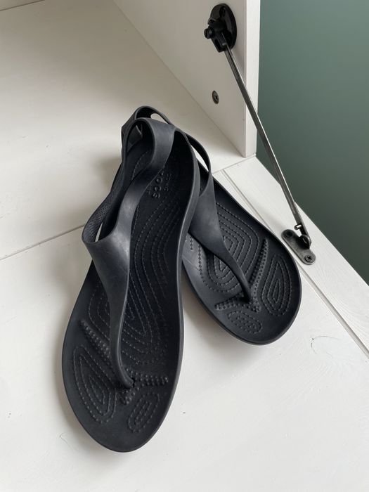 Crocs czarne japonki serena flip W8 38/39