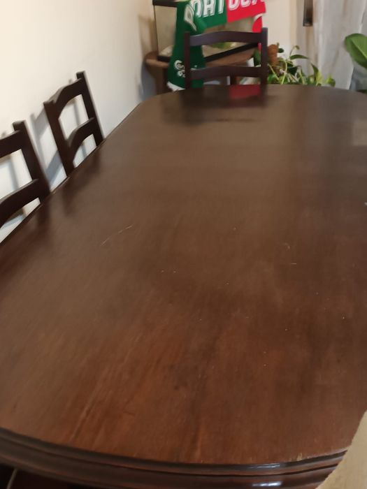 Vendo mesa de jantar de 6 lugares