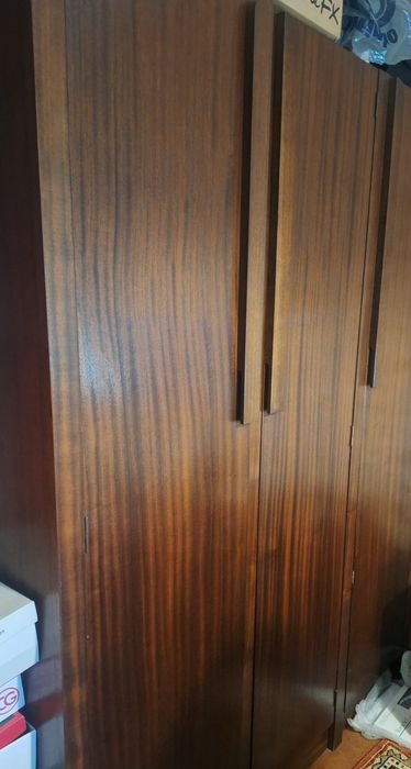 Armario de quarto em Mogno