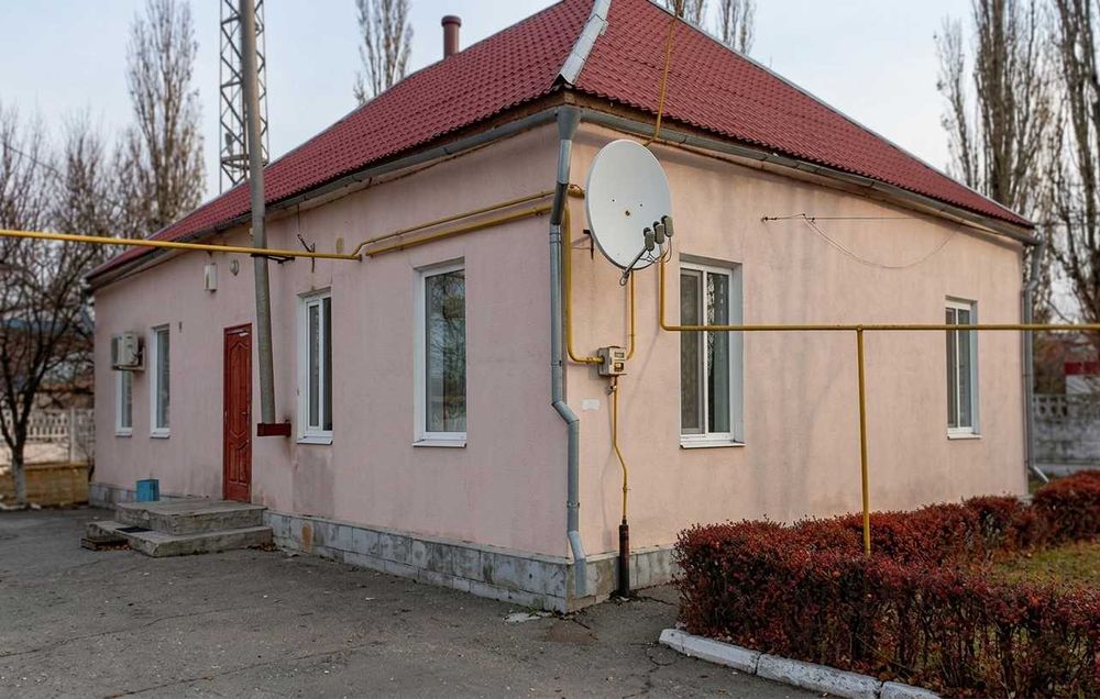 Індустріальна локація в Петровому: 1053 м² будівель + величезна територія