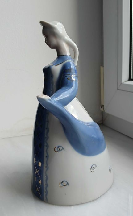 Статуэтка Лебёдушка.Фарфор Коростень