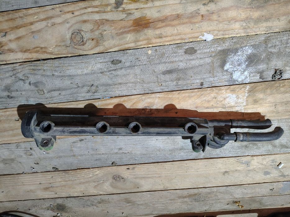 Паливна рампа Skoda VW Audi Seat 1.6 AKL