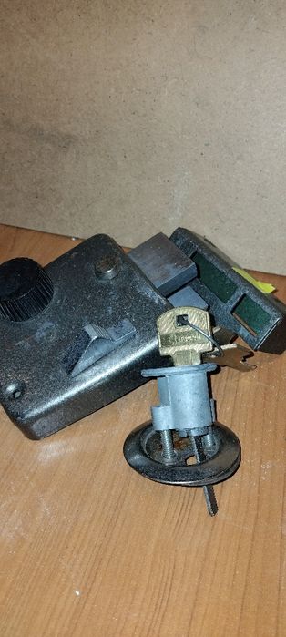 Продам накладной замок старого образца.