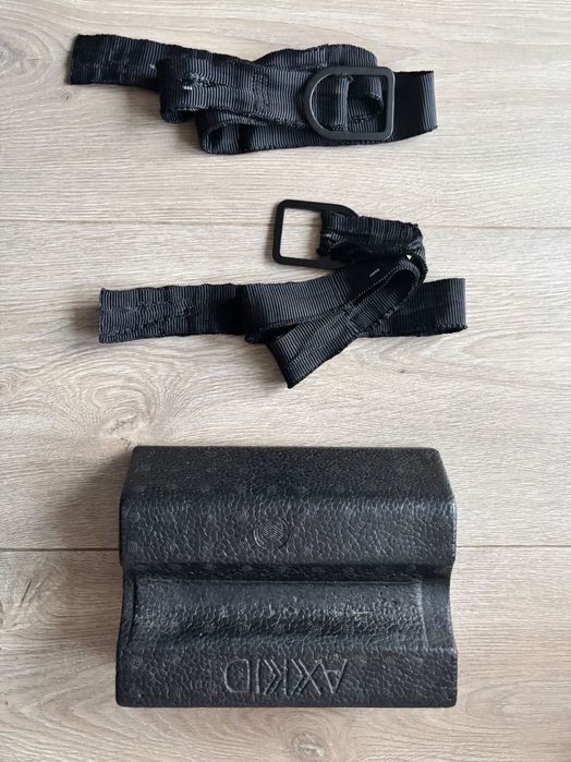 Fotelik samochodowy Axkid Minikid RWF tyłem 9-25 kg czarny