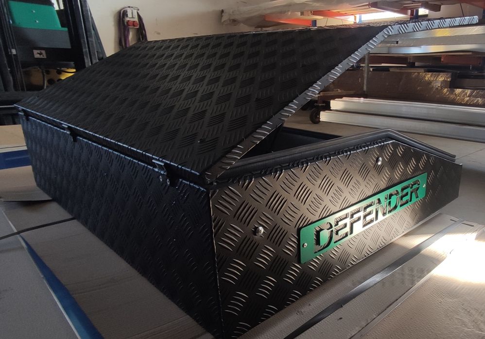 Skrzynia aluminiowa dachowa land Rover Defender Discovery Alucase