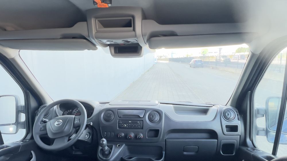 Nissan nv 400  de 6 lugares
