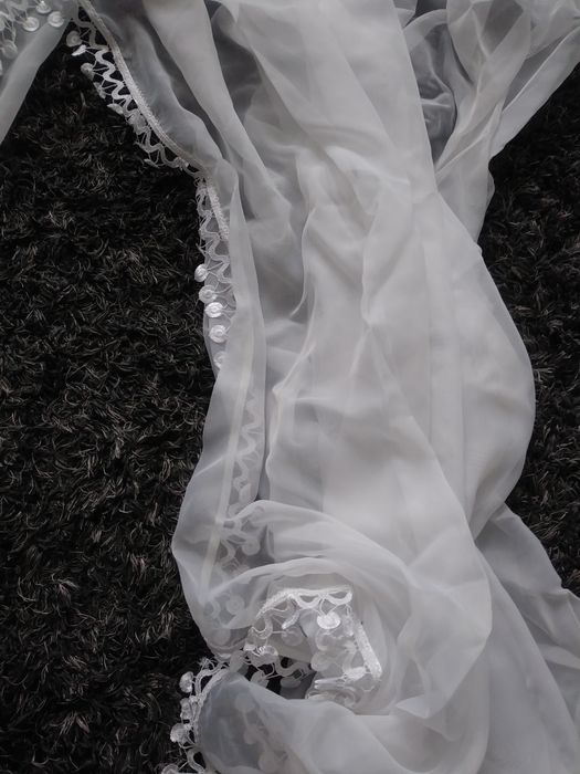 Firanka do pokoju z taśmą