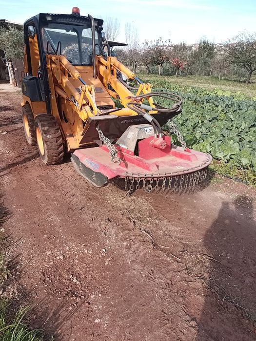 Vendo capinadeira para mini retroescavadeira ou Bobcat a óleo