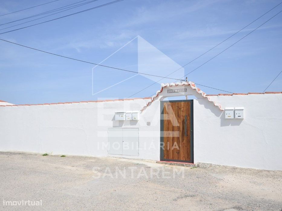 Prédio com 8 habitações
