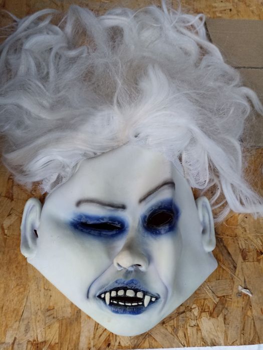 Maska gumowa na twarz wampir na hallowen i nie tylko