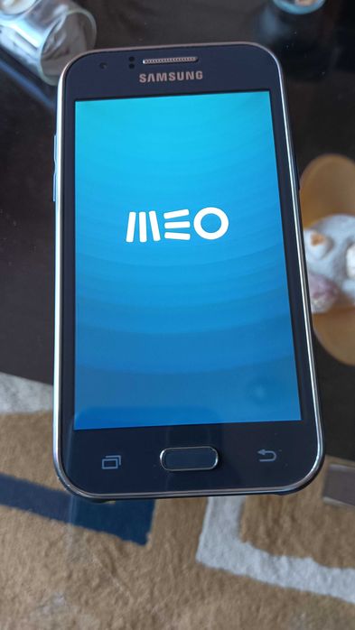 Telemóvel Samsung GALAXY J1
