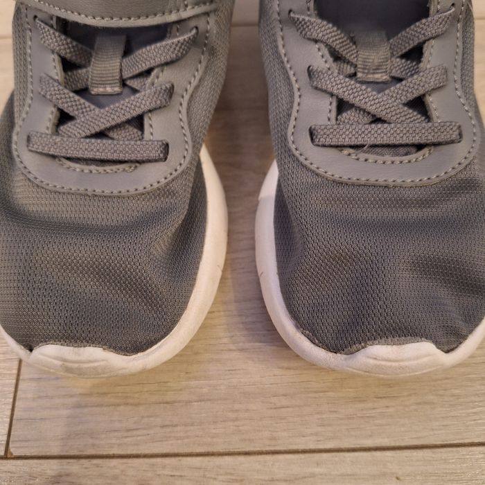Szare adidasy Nike rozm. 31,5; rzep